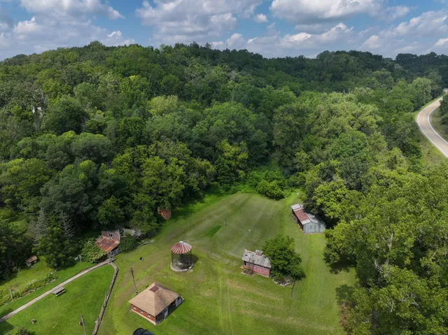 $900,000 | 27466 County 5 Boulevard, Red Wing, MN 55066