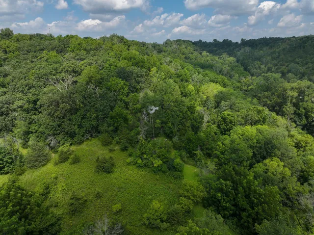 $900,000 | 27466 County 5 Boulevard, Red Wing, MN 55066