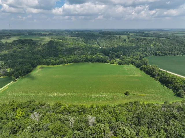 $900,000 | 27466 County 5 Boulevard, Red Wing, MN 55066