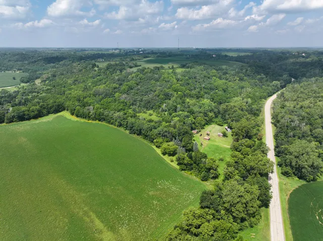 $900,000 | 27466 County 5 Boulevard, Red Wing, MN 55066