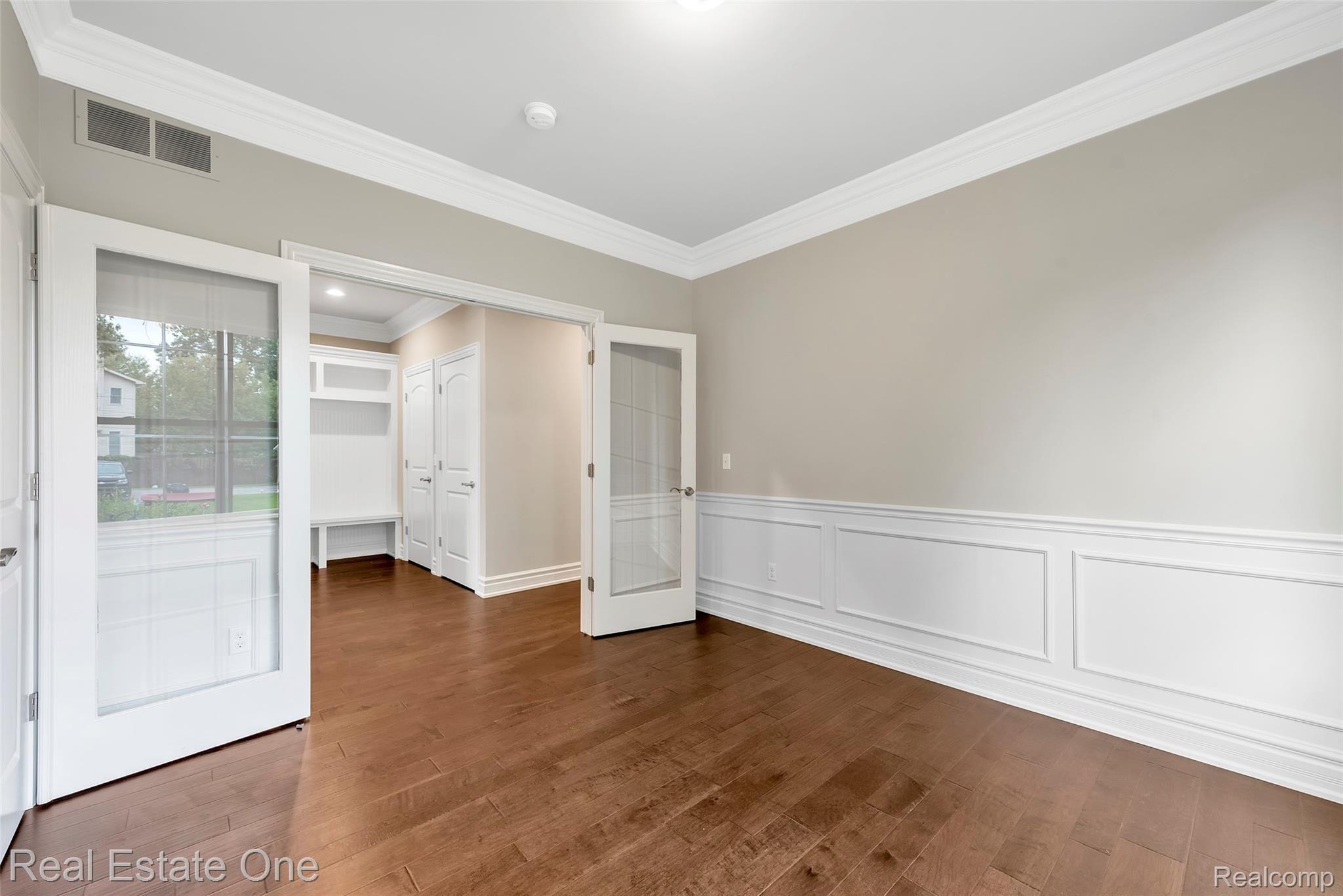 3859 Dearborn Avenue Rochester, MI 48309 - Photo 18 of 32 3859-Dearborn-Ave-Rochester-Hills-48309-WindowStill-Real-Estate-Photography-18.jpg