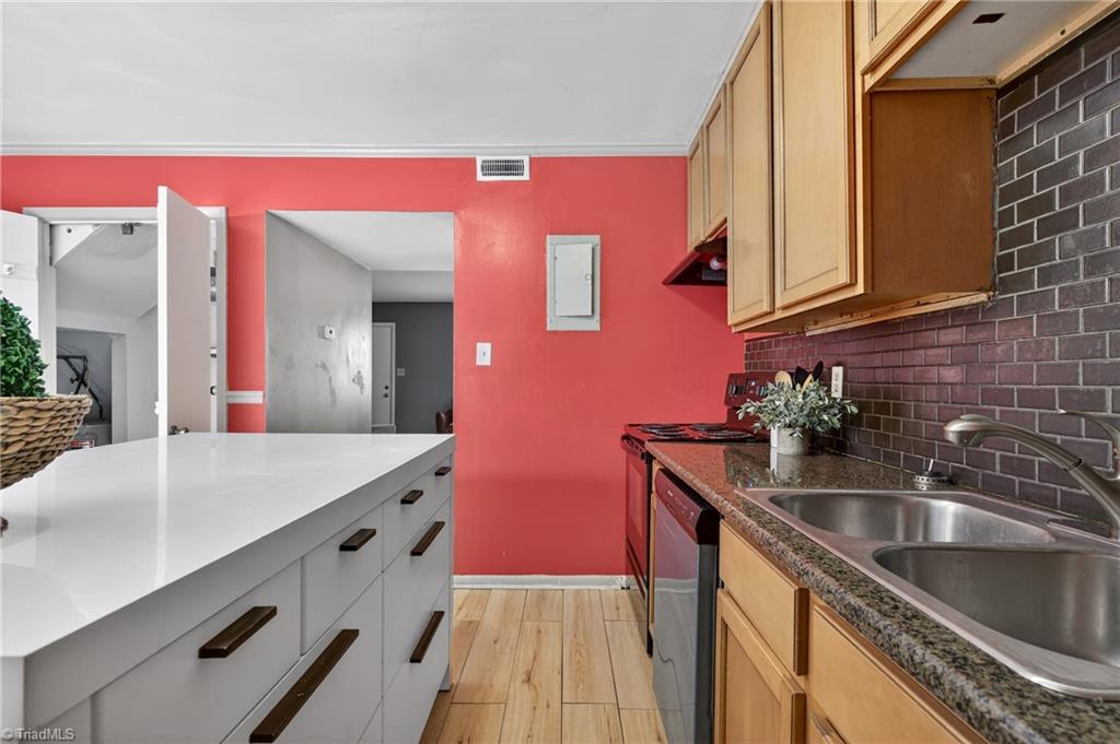 5715 Bramblegate Road Greensboro, NC 27409 - Photo 12 of 27