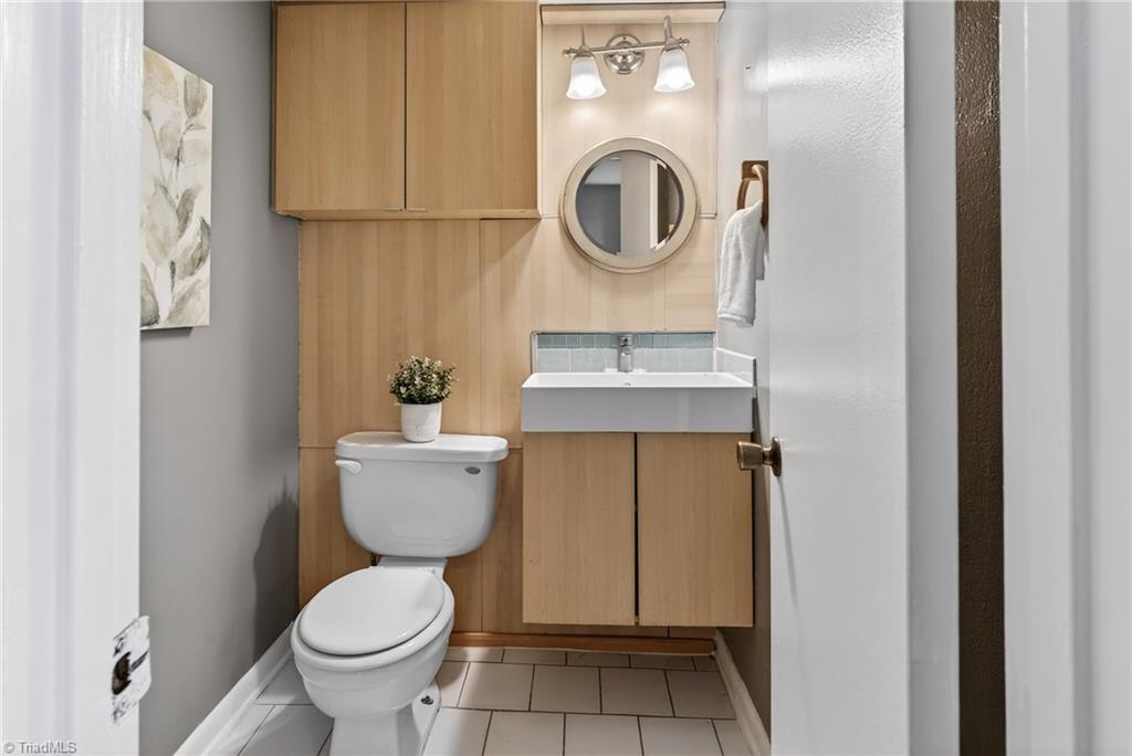 5715 Bramblegate Road Greensboro, NC 27409 - Photo 16 of 27