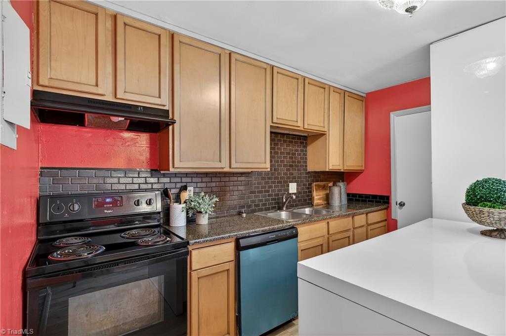 5715 Bramblegate Road Greensboro, NC 27409 - Photo 9 of 27