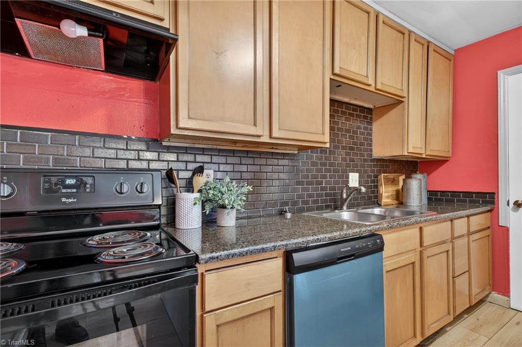 5715 Bramblegate Road Greensboro, NC 27409 - Photo 10 of 27