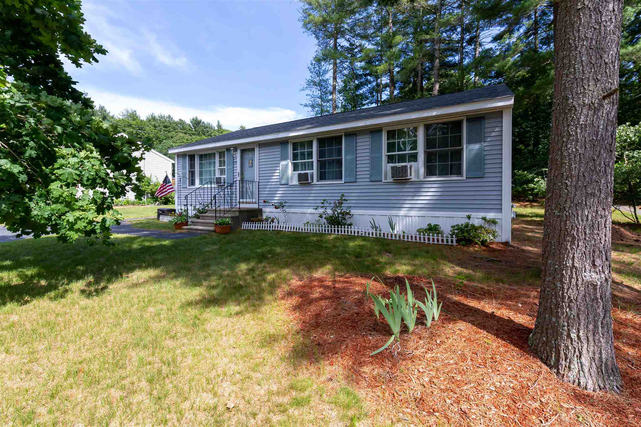 15 Delaware Road Nashua, NH 03062 - Photo 1 of 20