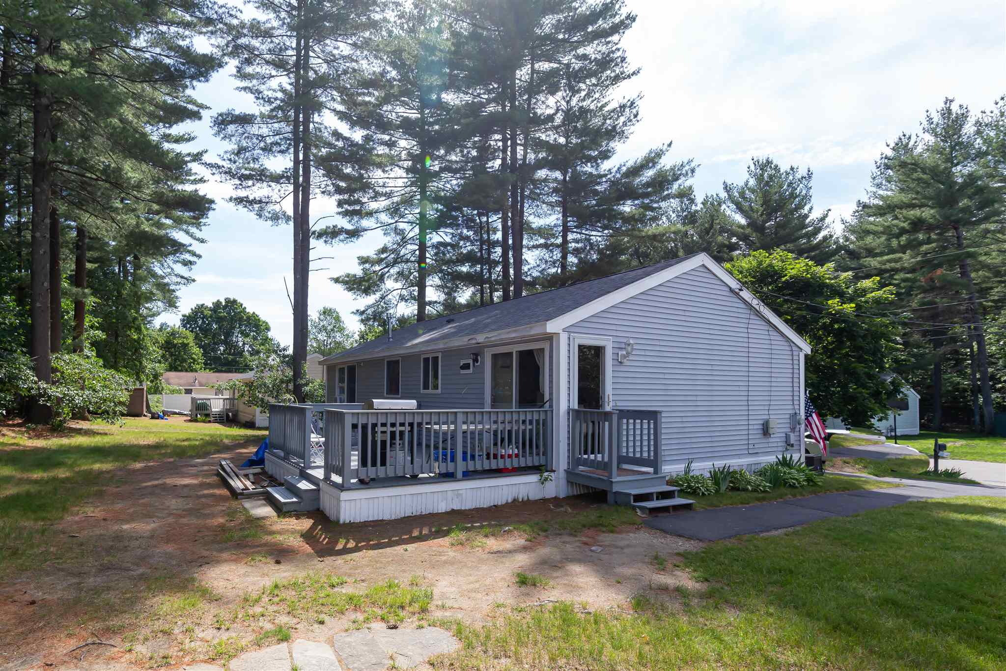15 Delaware Road Nashua, NH 03062 - Photo 2 of 20