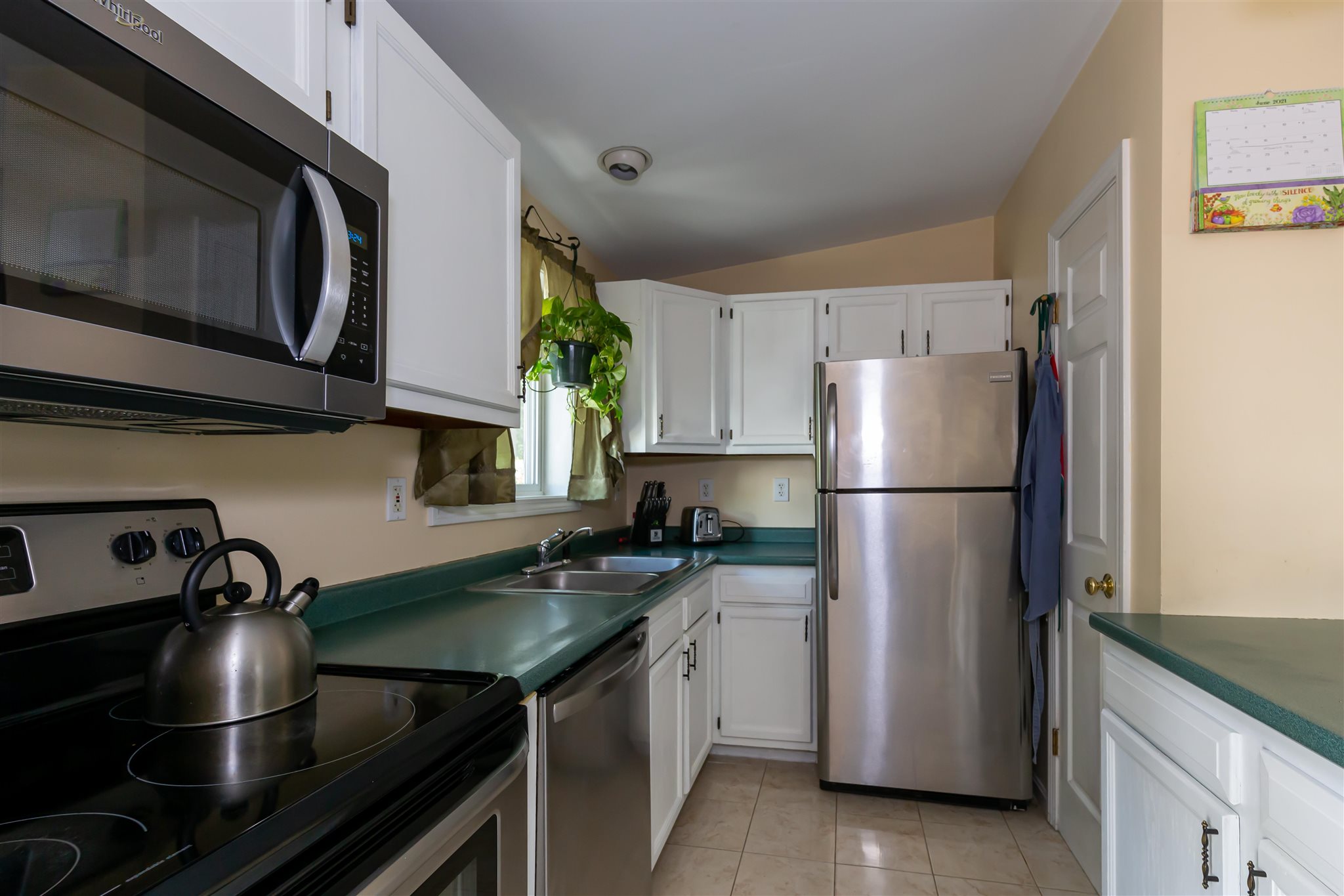 15 Delaware Road Nashua, NH 03062 - Photo 12 of 20