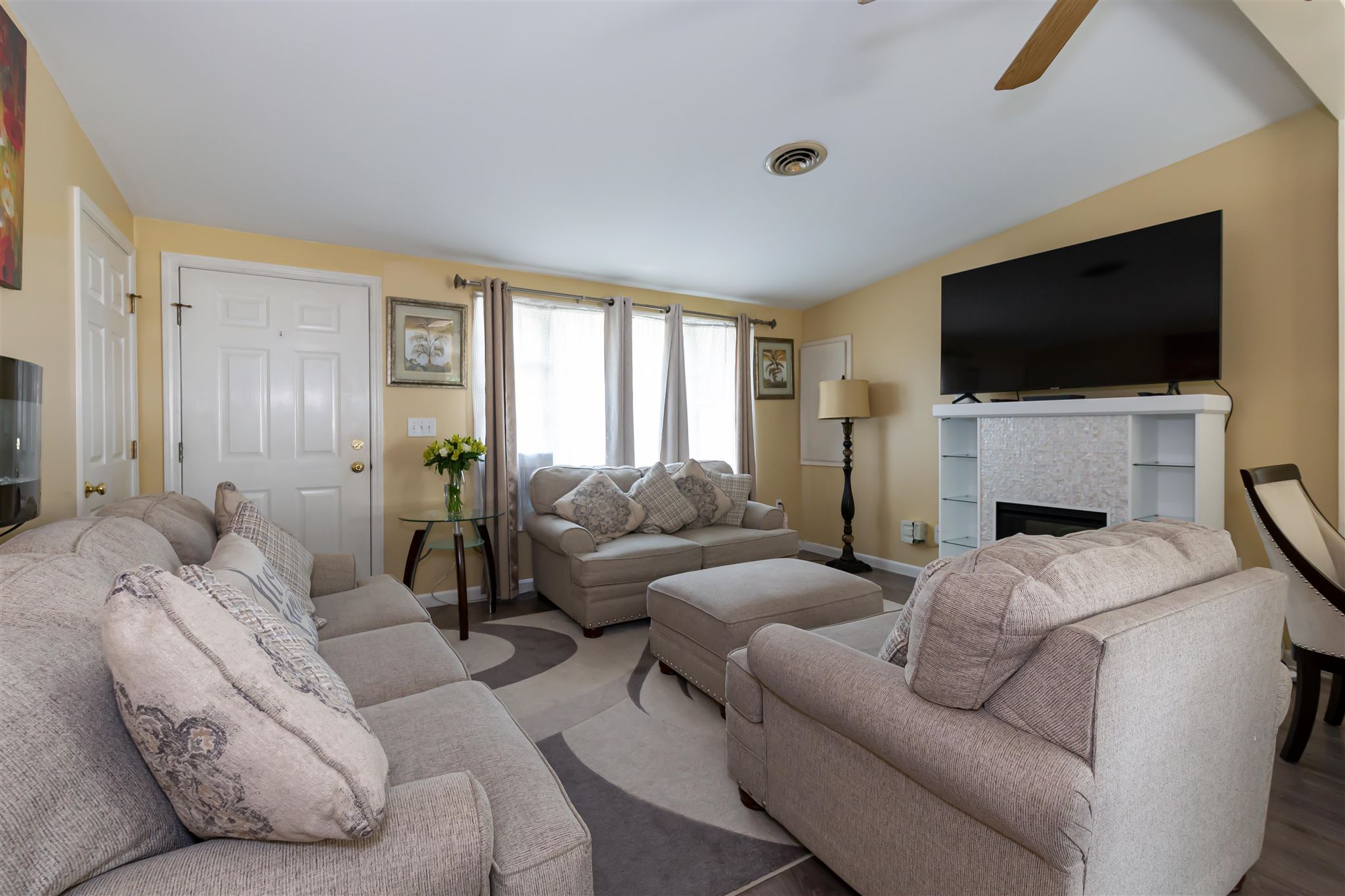 15 Delaware Road Nashua, NH 03062 - Photo 7 of 20