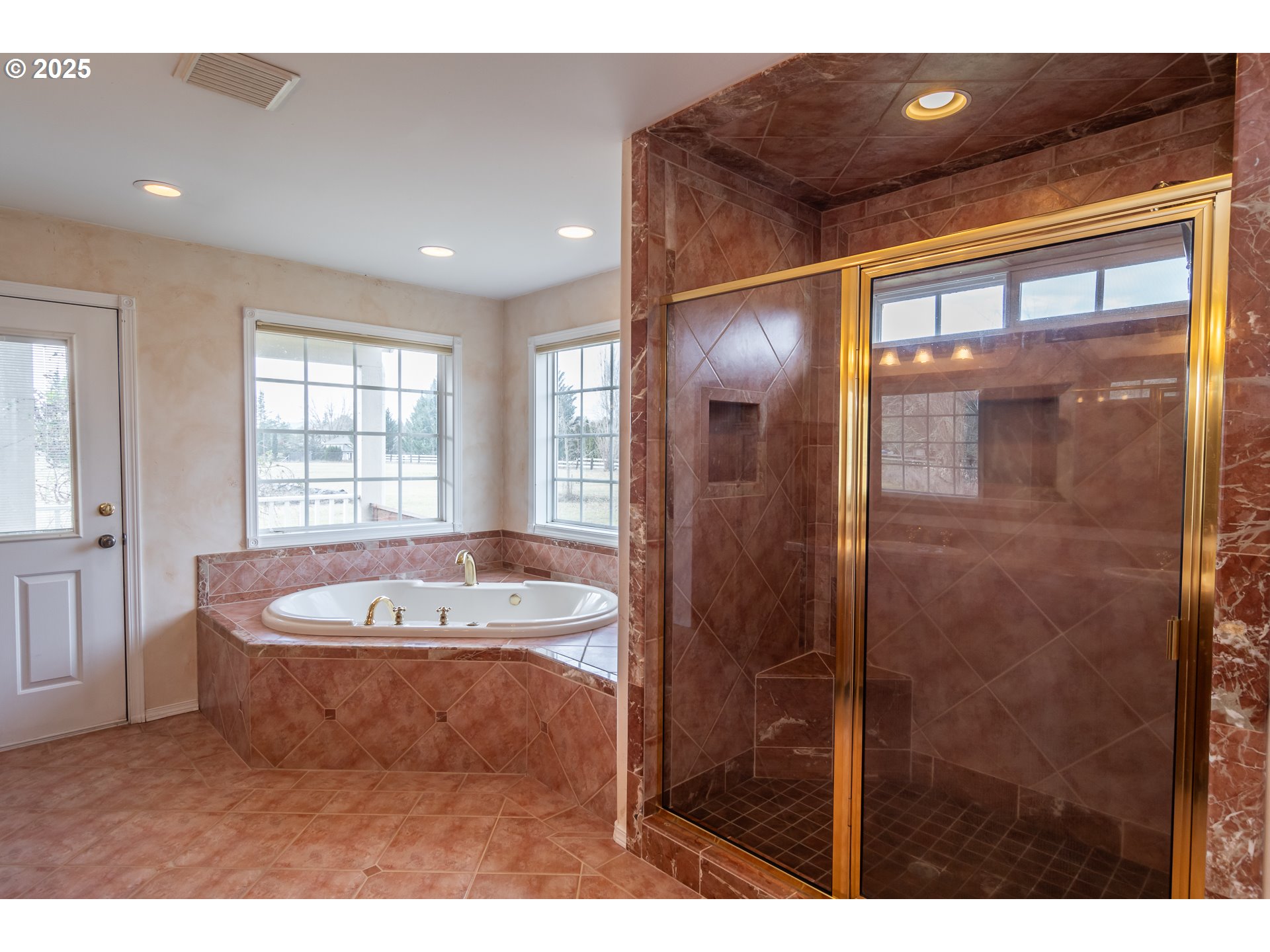 3181 Fisher Road Roseburg, OR 97471 - Photo 17 of 46 Bathroom, Attached