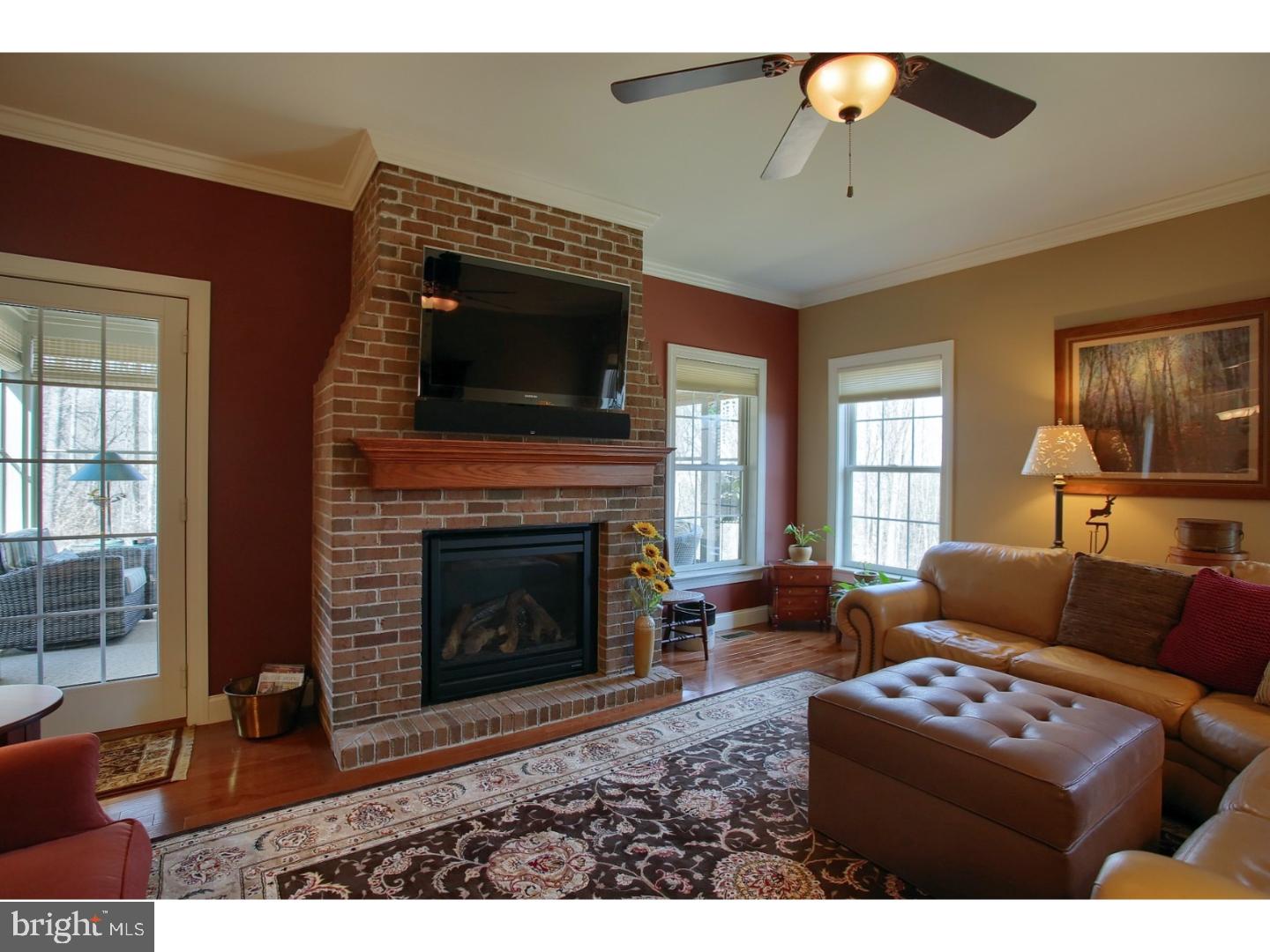 211 Chapel Hill Road Reading, PA 19608 - Photo 4 of 25