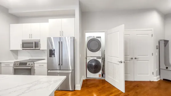 $3,900 | 850 North Lake Shore Drive, Unit 504, Chicago, IL 60611