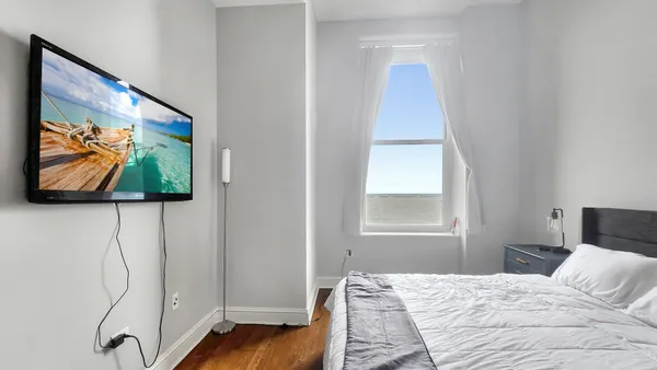 $3,900 | 850 North Lake Shore Drive, Unit 504, Chicago, IL 60611