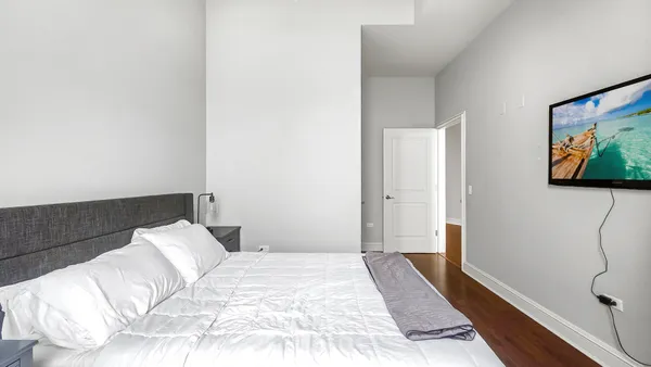 $3,900 | 850 North Lake Shore Drive, Unit 504, Chicago, IL 60611