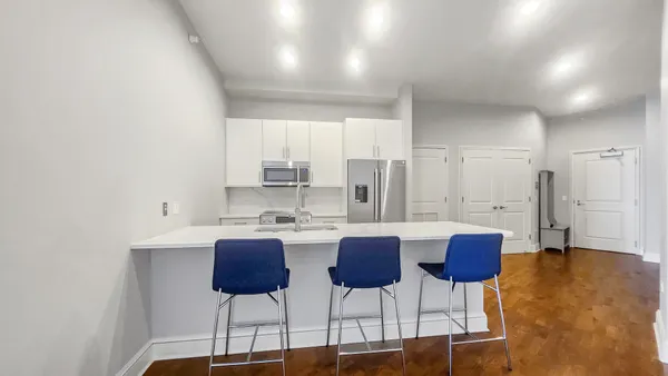$3,900 | 850 North Lake Shore Drive, Unit 504, Chicago, IL 60611