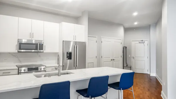 $3,900 | 850 North Lake Shore Drive, Unit 504, Chicago, IL 60611