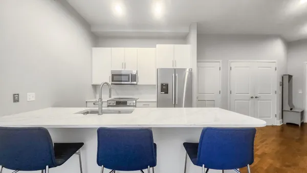$3,900 | 850 North Lake Shore Drive, Unit 504, Chicago, IL 60611