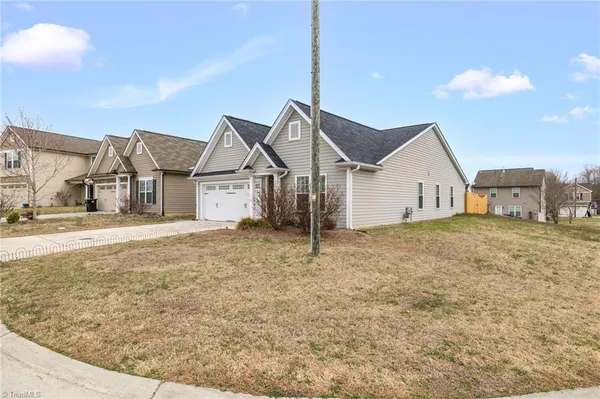 $324,000 | 5703 Midstream Circle, Clemmons, NC 27012