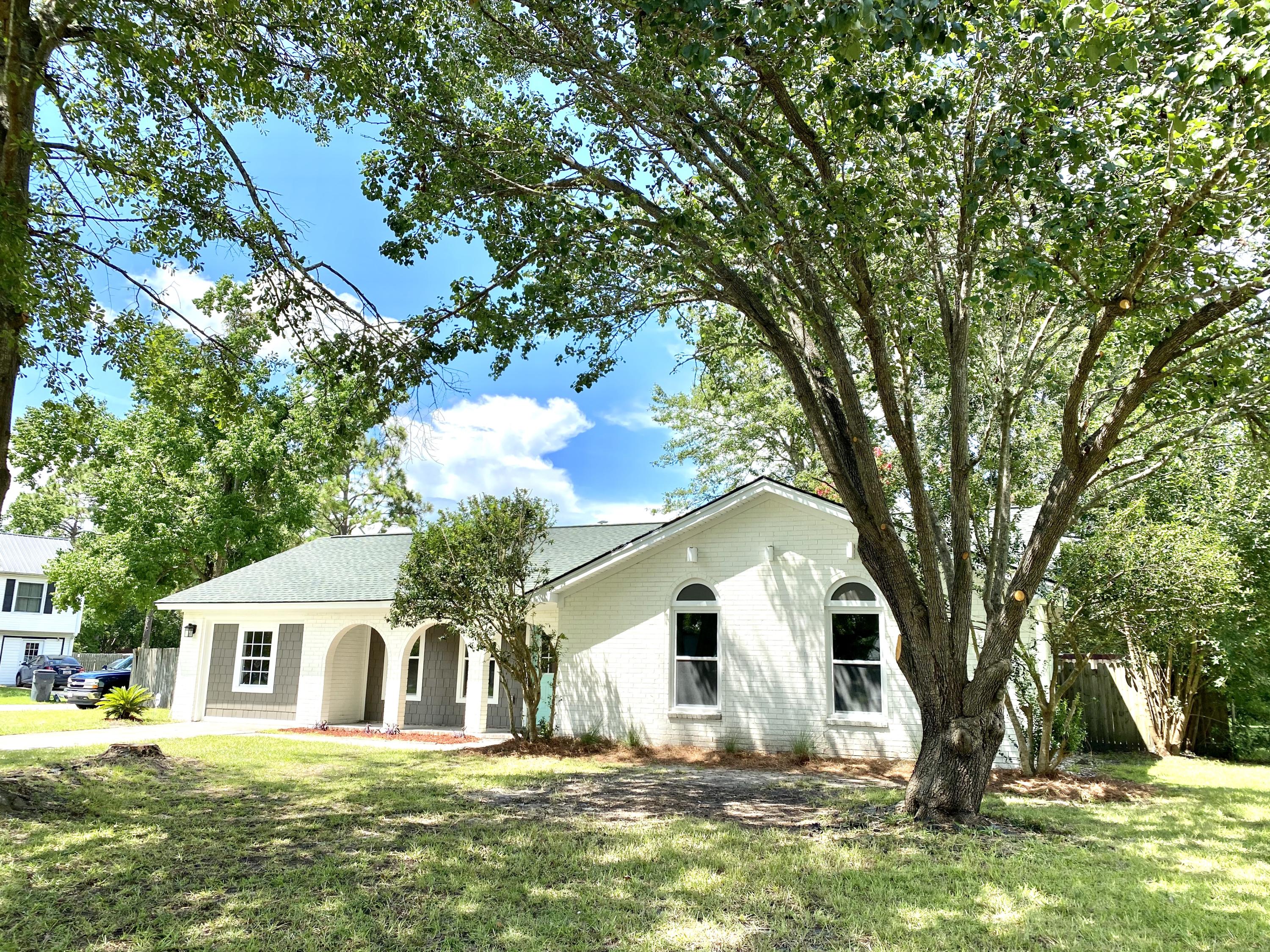 112 James Road Summerville, SC 29486 - Photo 1 of 35 Front Yard