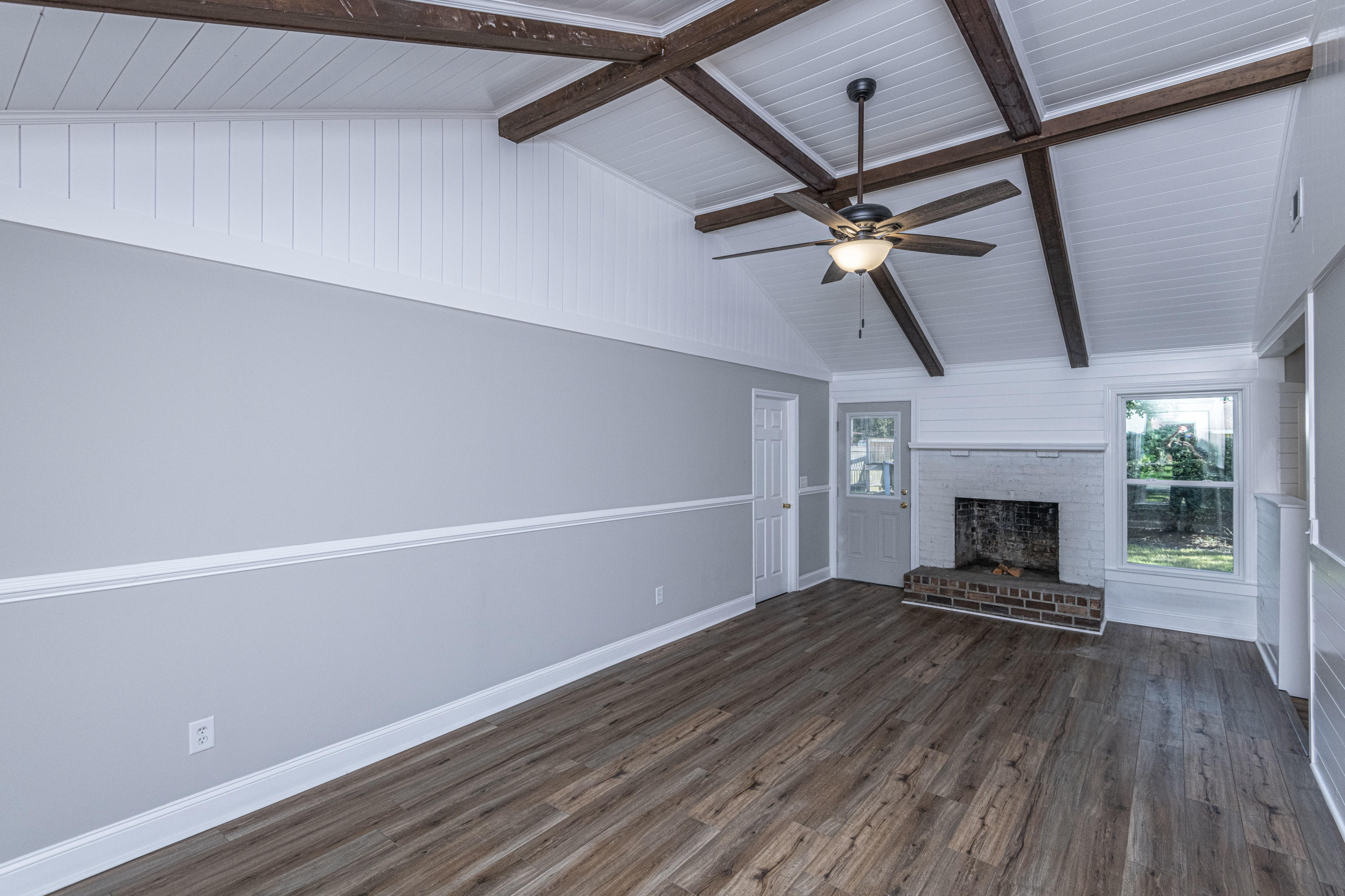 112 James Road Summerville, SC 29486 - Photo 11 of 35 Living Room