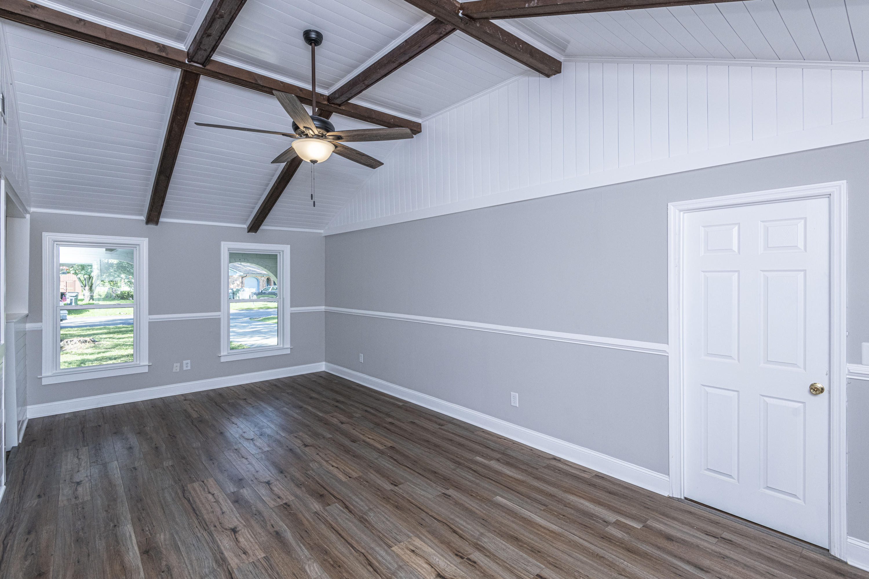 112 James Road Summerville, SC 29486 - Photo 19 of 35 Living Room