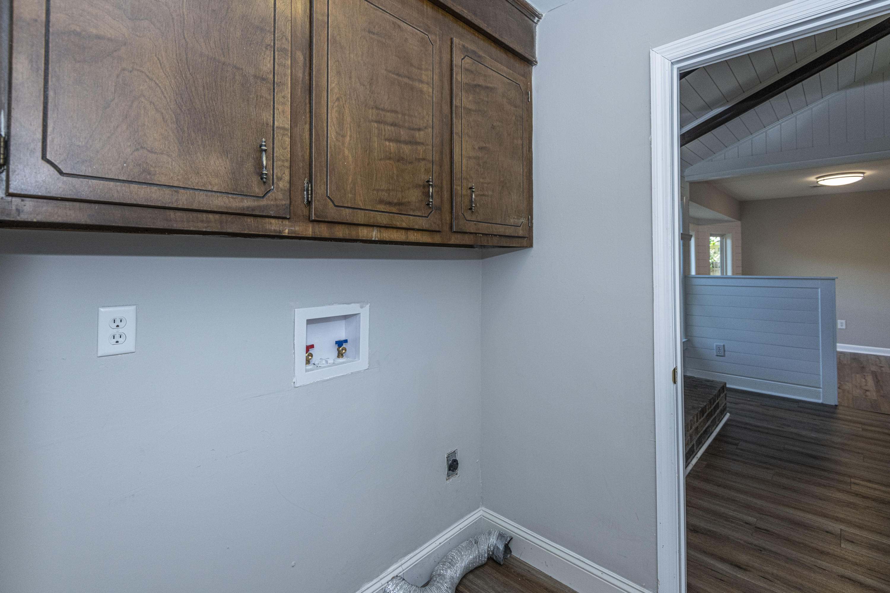 112 James Road Summerville, SC 29486 - Photo 29 of 35 Laundry Room