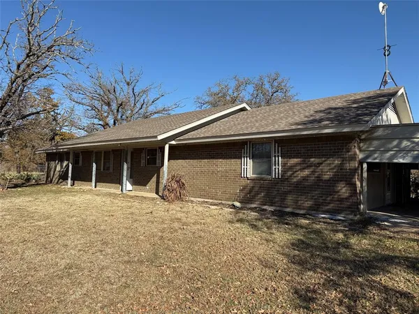 a front view of house with yard