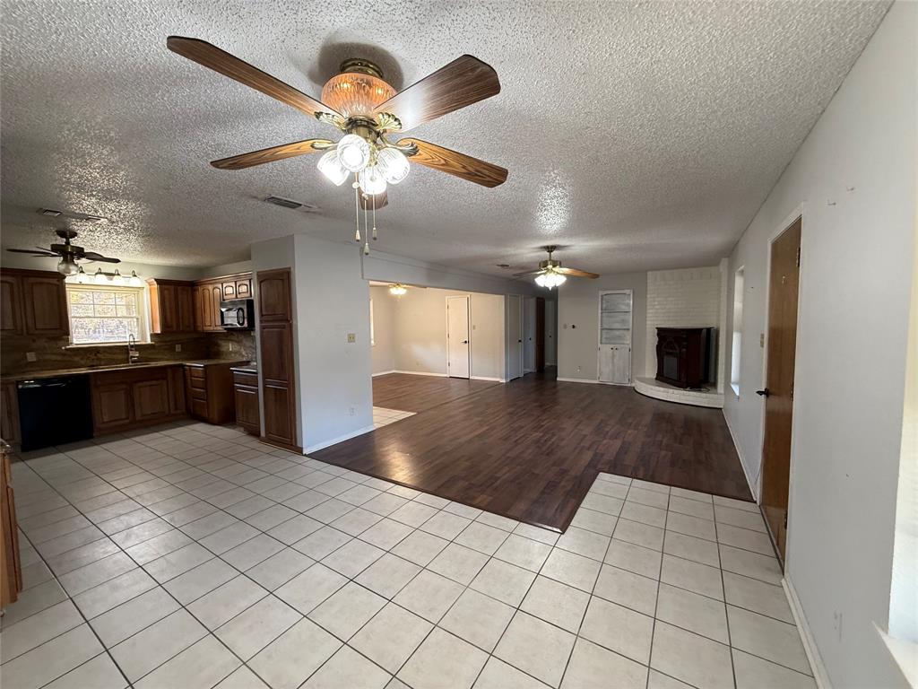 503 Windsor Lane Springtown, TX 76082 - Photo 13 of 38