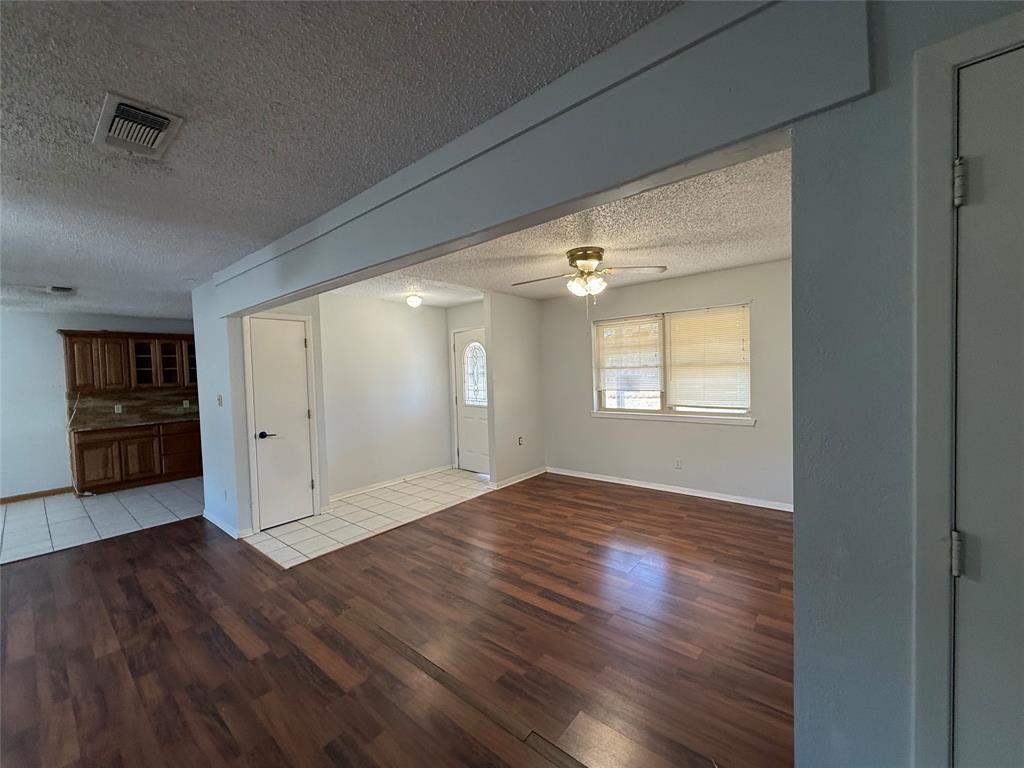 503 Windsor Lane Springtown, TX 76082 - Photo 7 of 38