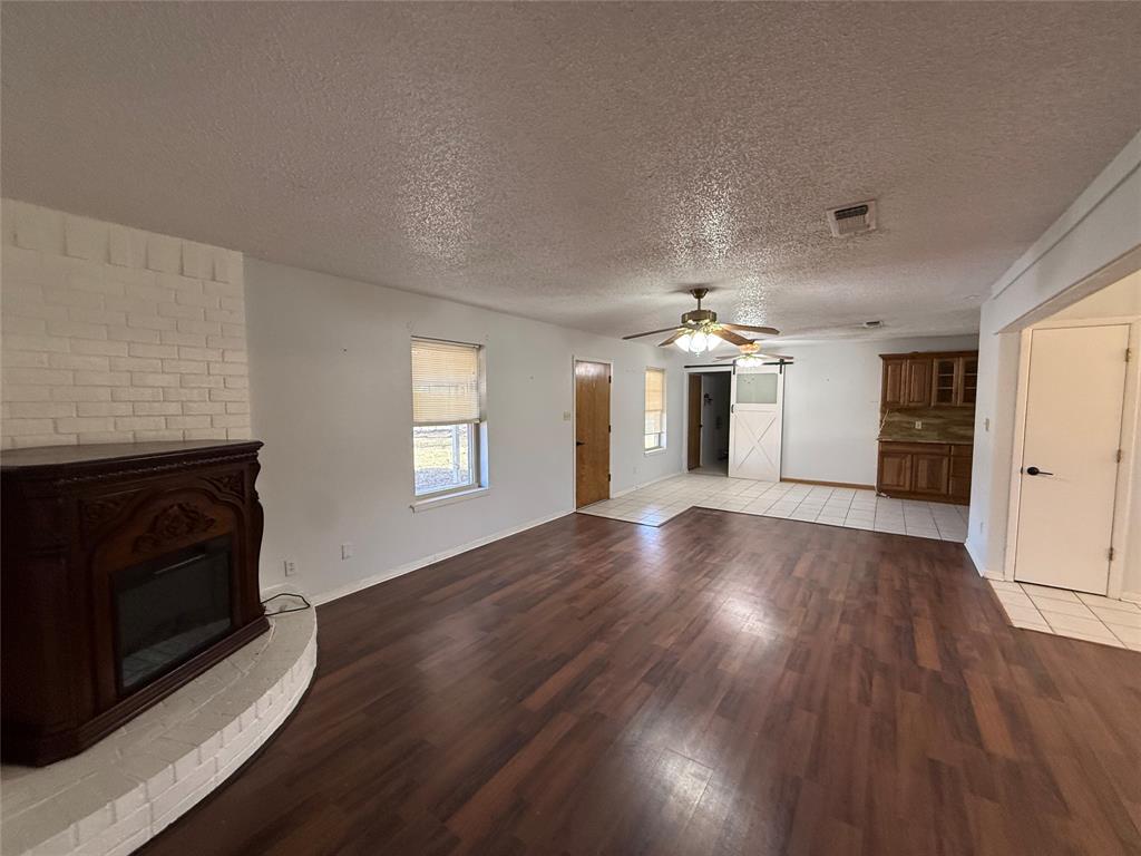 503 Windsor Lane Springtown, TX 76082 - Photo 9 of 38