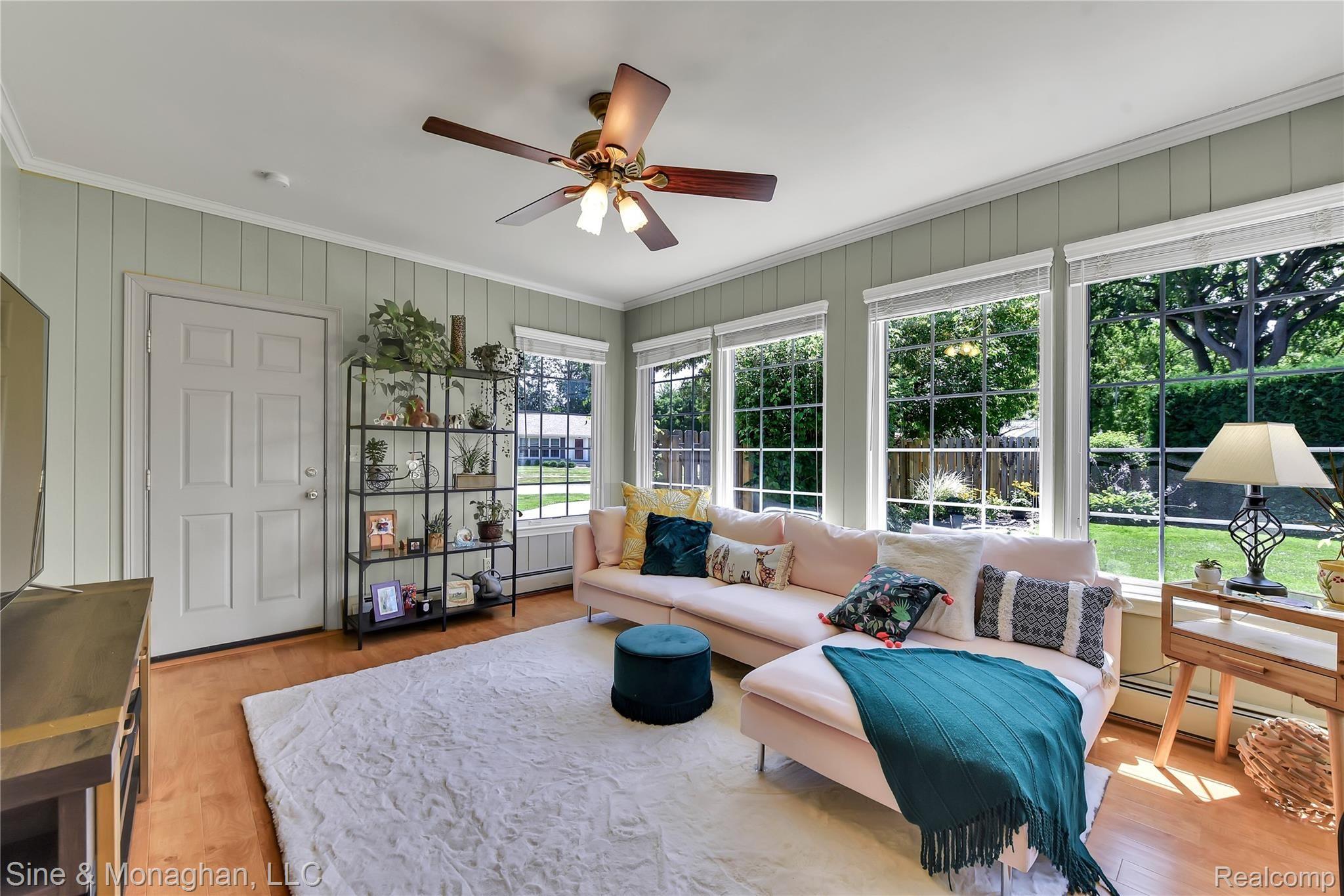 927 North Renaud Road Grosse Pointe, MI 48236 - Photo 8 of 36 927 Renaud - HD Drone Photography-23.jpg