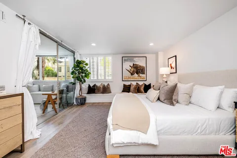 $1,249,000 | 441 North Oakhurst Drive, Unit 203, Beverly Hills, CA 90210
