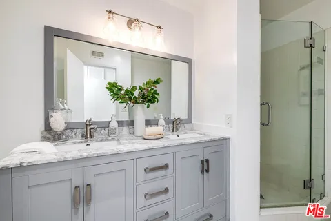 $1,249,000 | 441 North Oakhurst Drive, Unit 203, Beverly Hills, CA 90210