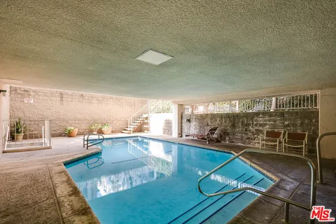 $1,249,000 | 441 North Oakhurst Drive, Unit 203, Beverly Hills, CA 90210