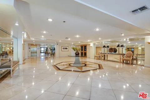 $1,249,000 | 441 North Oakhurst Drive, Unit 203, Beverly Hills, CA 90210