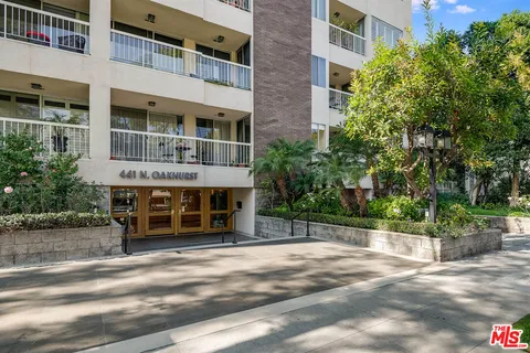 $1,249,000 | 441 North Oakhurst Drive, Unit 203, Beverly Hills, CA 90210