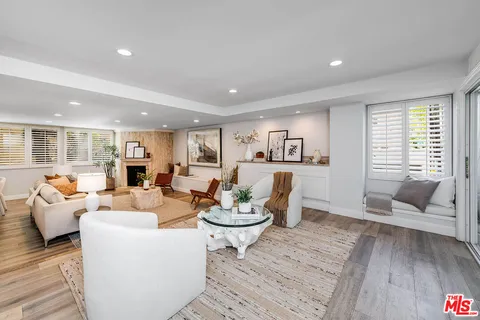 $1,249,000 | 441 North Oakhurst Drive, Unit 203, Beverly Hills, CA 90210