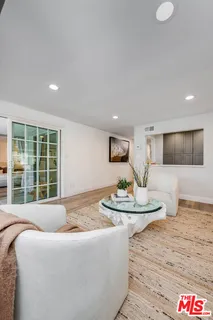 $1,249,000 | 441 North Oakhurst Drive, Unit 203, Beverly Hills, CA 90210