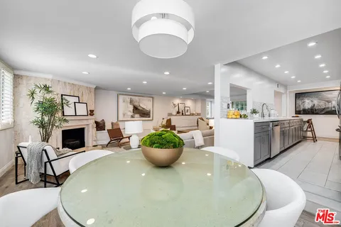 $1,249,000 | 441 North Oakhurst Drive, Unit 203, Beverly Hills, CA 90210