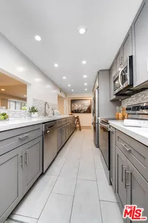 $1,249,000 | 441 North Oakhurst Drive, Unit 203, Beverly Hills, CA 90210