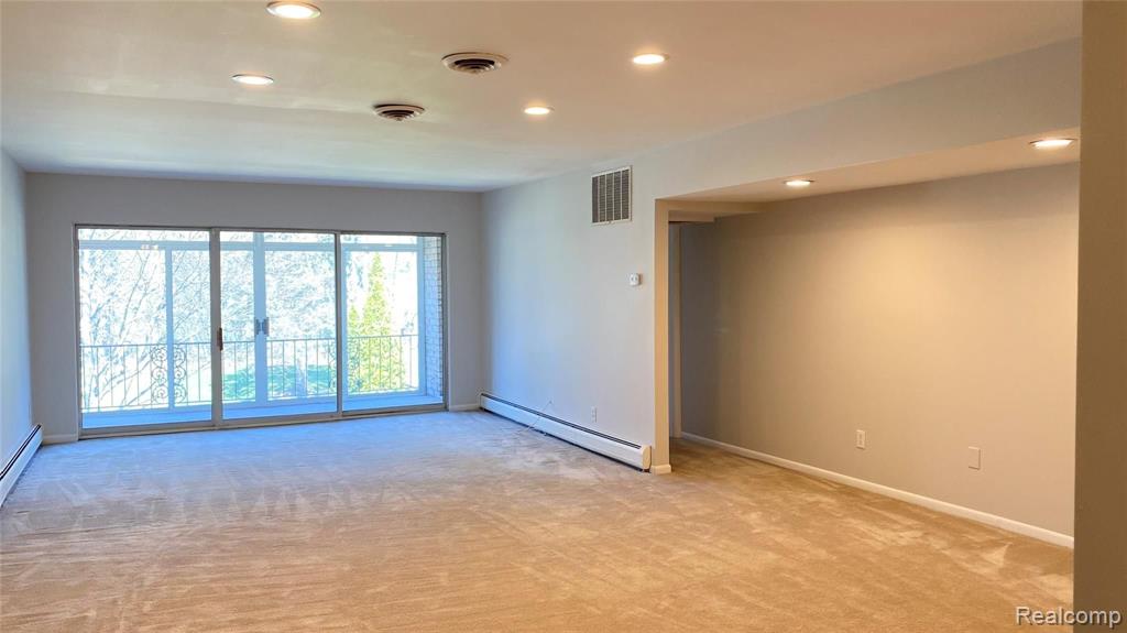 1725 Tiverton Road, Unit 4 Bloomfield Hills, MI 48304 - Photo 4 of 23