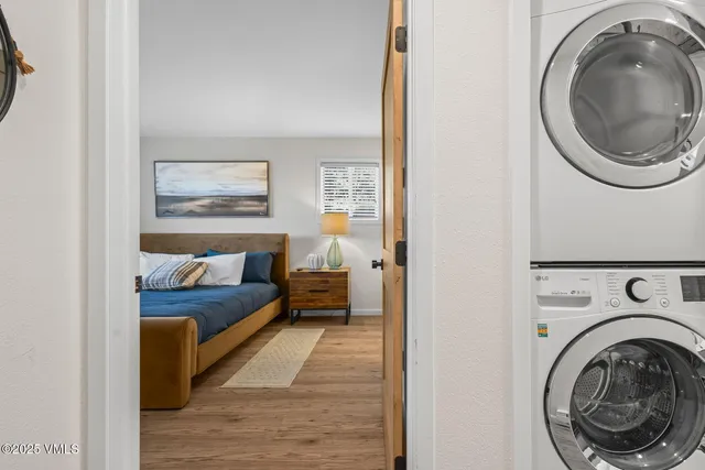a view of a bedroom with washer and dryer