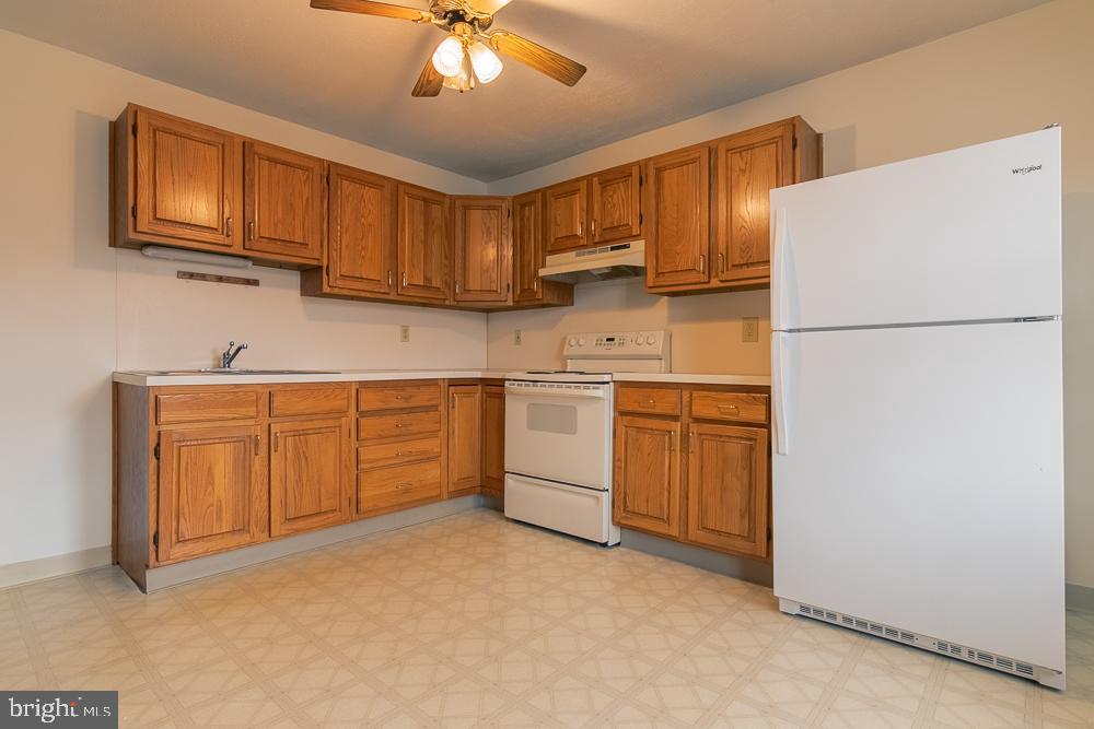 3807 Kutztown Road Reading, PA 19605 - Photo 11 of 20 Kitchen - 2nd Floor