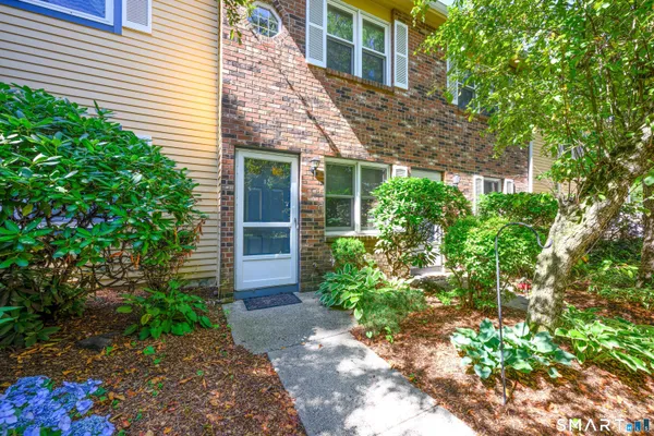 $2,600 | 1400 Hartford Turnpike, Unit 12, North Haven, CT 06473