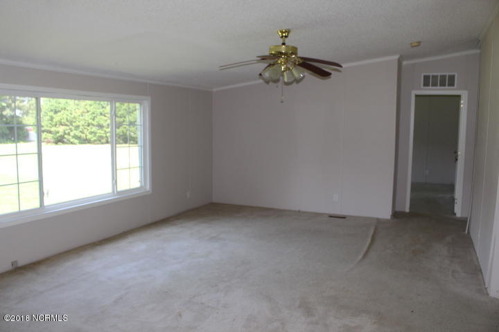 761 Cooley Road Rocky Mount, NC 27803 - Photo 9 of 15 Living Room