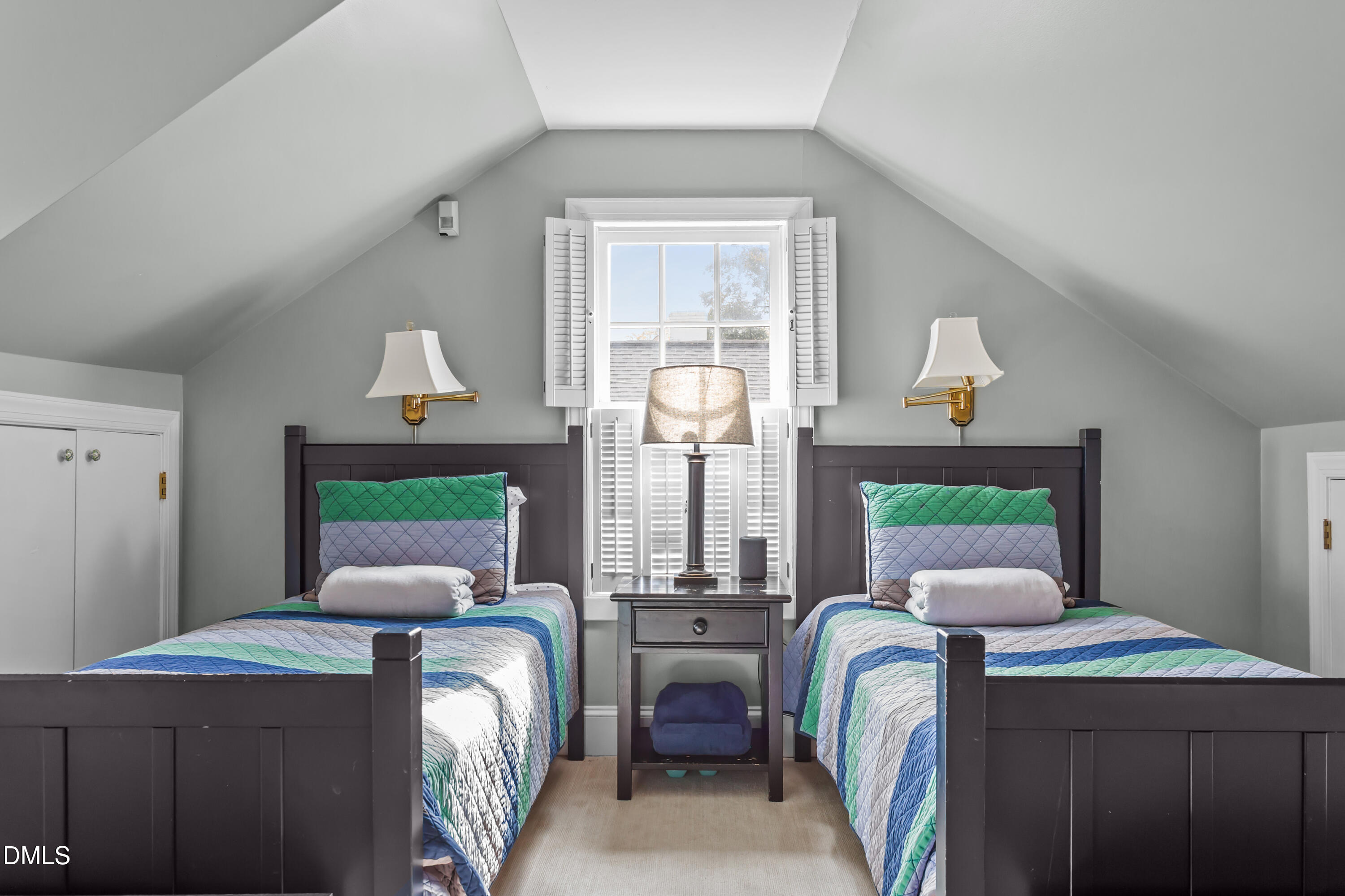 2211 Breeze Road Raleigh, NC 27608 - Photo 35 of 48 IMGL9506