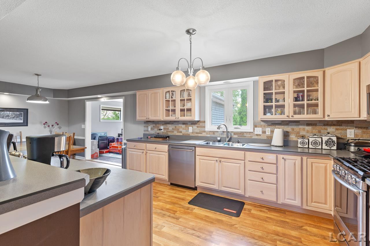 5749 Hunt Road Adrian, MI 49221 - Photo 7 of 41 50088179-6.JPG