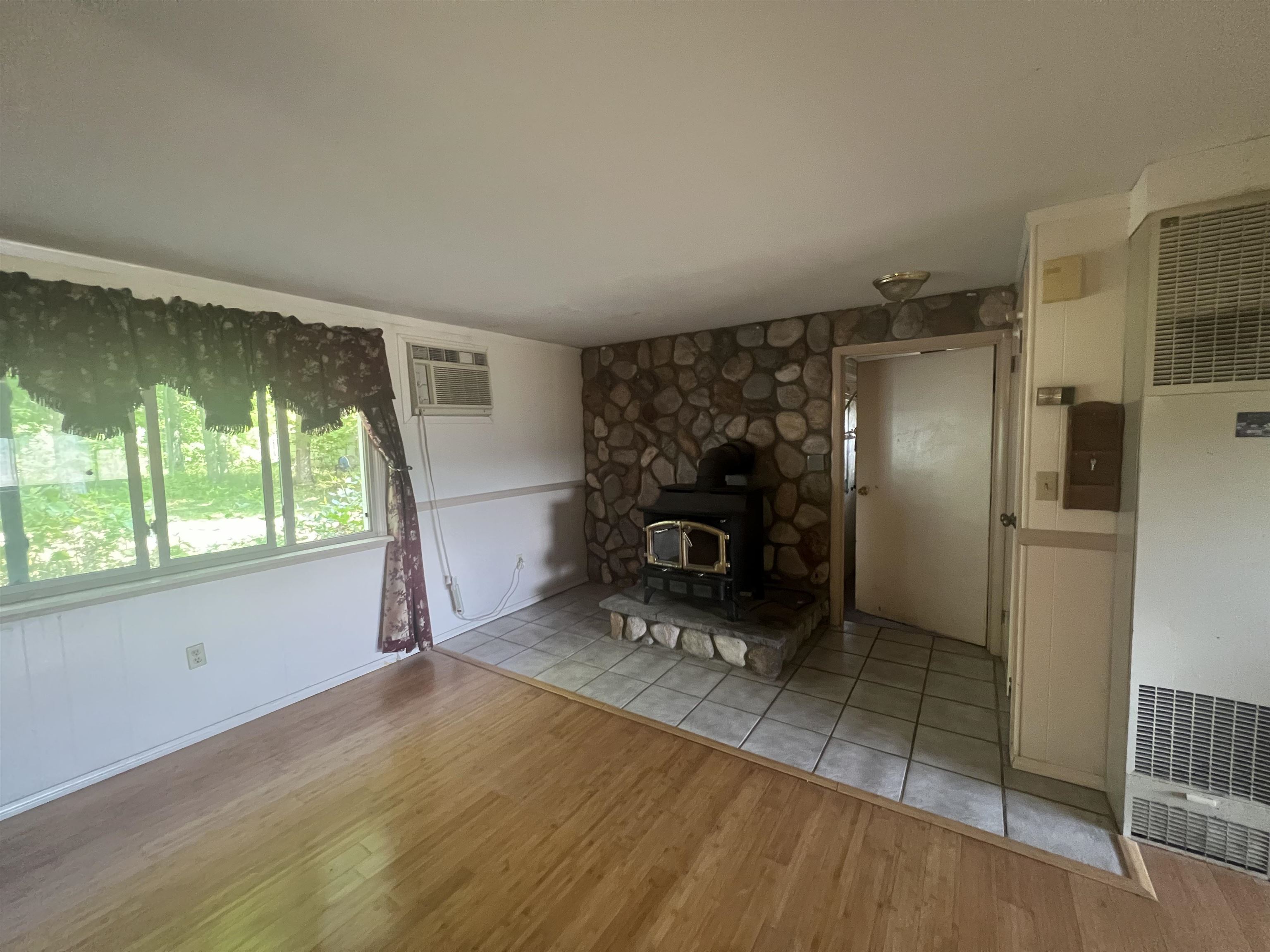 1537 North Lamb Road Interlochen, MI 49643 - Photo 11 of 27 1905196-10.JPG