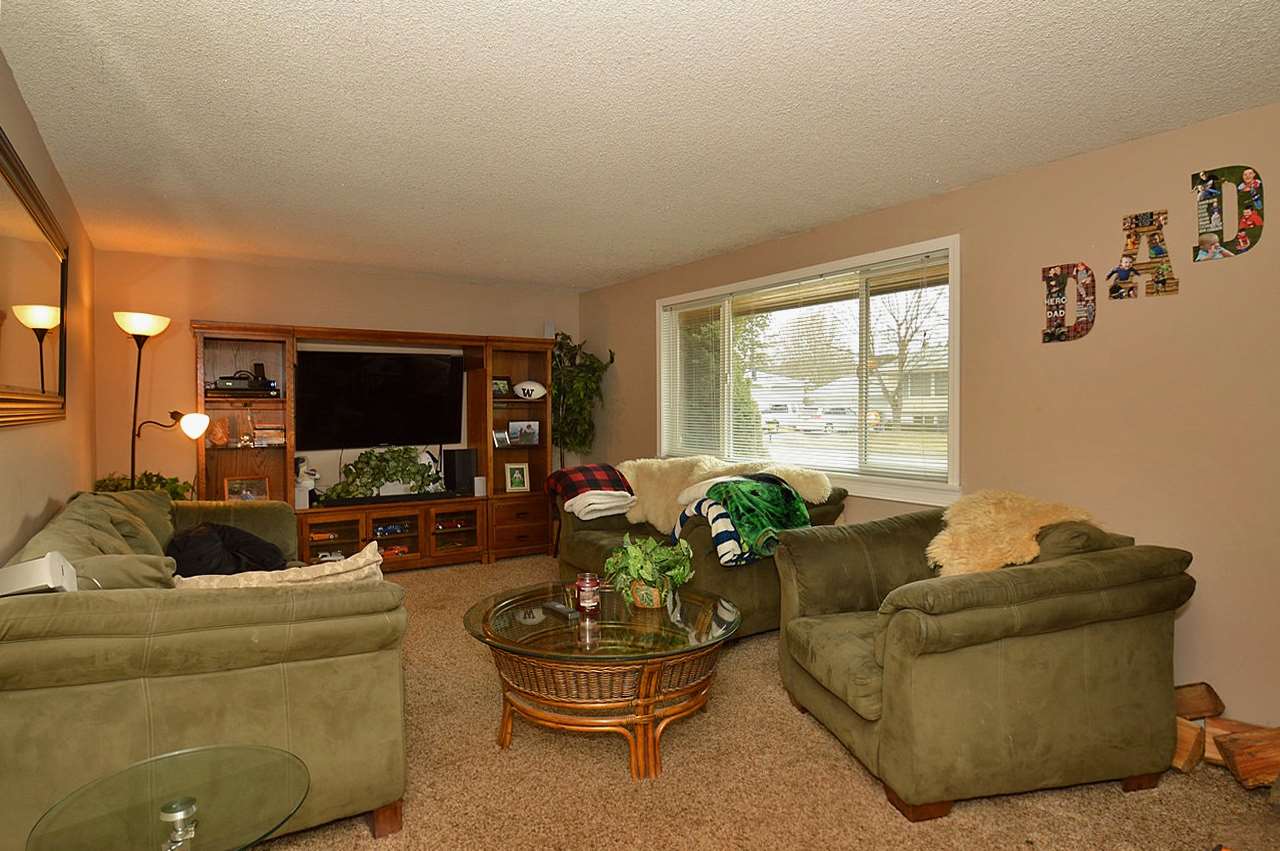 1815 South Davis Road Spokane Valley, WA 99216 - Photo 2 of 20
