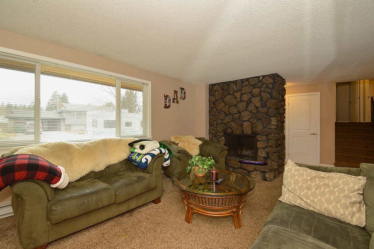 1815 South Davis Road Spokane Valley, WA 99216 - Photo 3 of 20